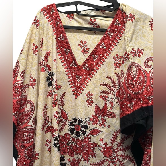 Gypsie Blu One Size Fit All Red and Cream Floral Top - Picture 5 of 7